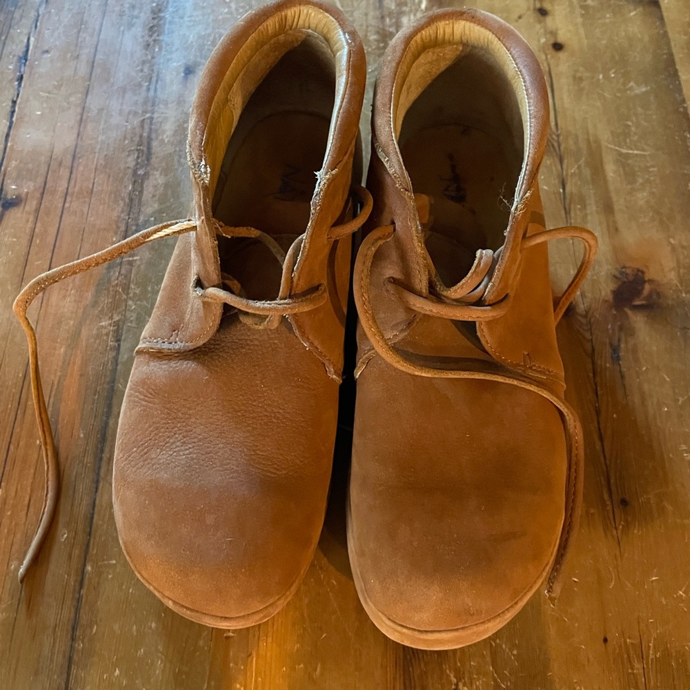 Natur ankle suede shoes .The lace on one shoe has a slit tear but hardly worn